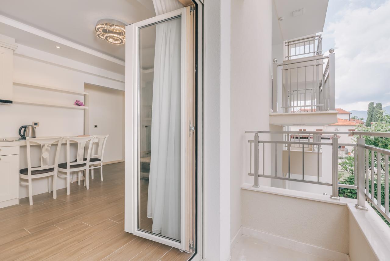 Splendido Mb Apartments Tivat Bagian luar foto